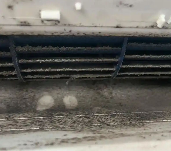 双鸭山市空调吹的风有股烧焦味是怎么回事